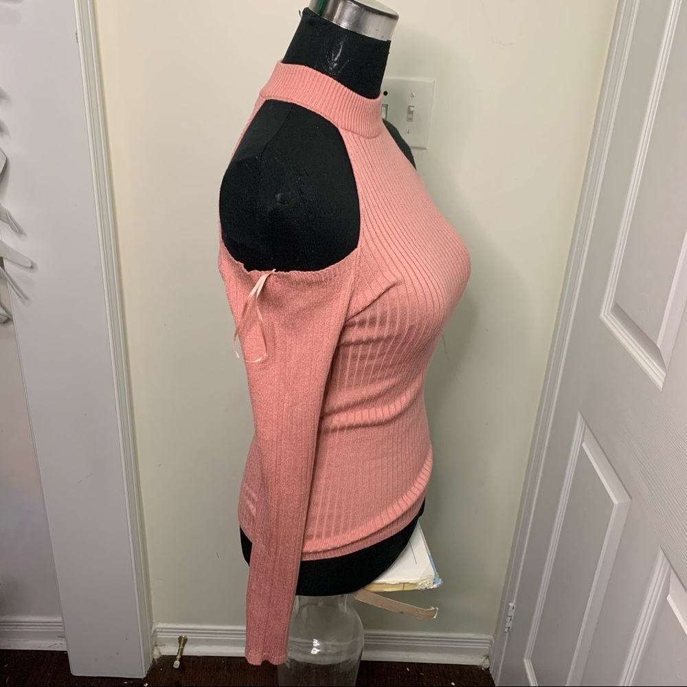 Urban Basics Flattering Chic Cut Off /Cold Shoulder Shoulder LongSleeve Top